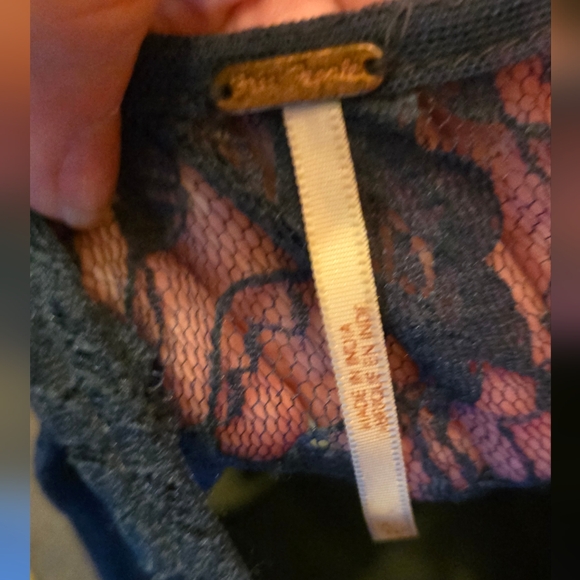 HOST POCK!🎉Free People BEAUTIFUL sapphire lace sheer racerback camisole szXS/TP - Picture 8 of 8